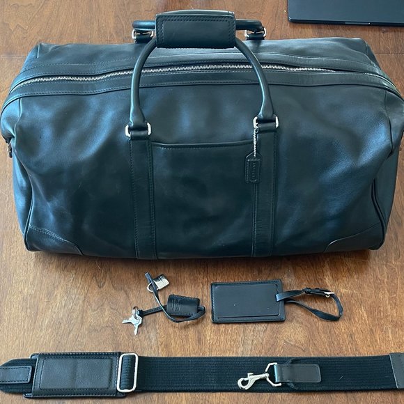 Coach Weekender - Picture 1 of 5